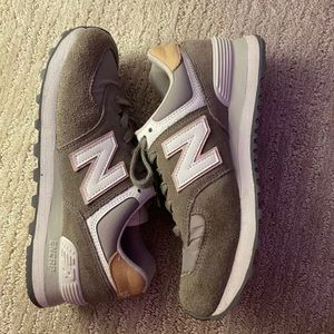 Women’s size 7 New Balance 574’s